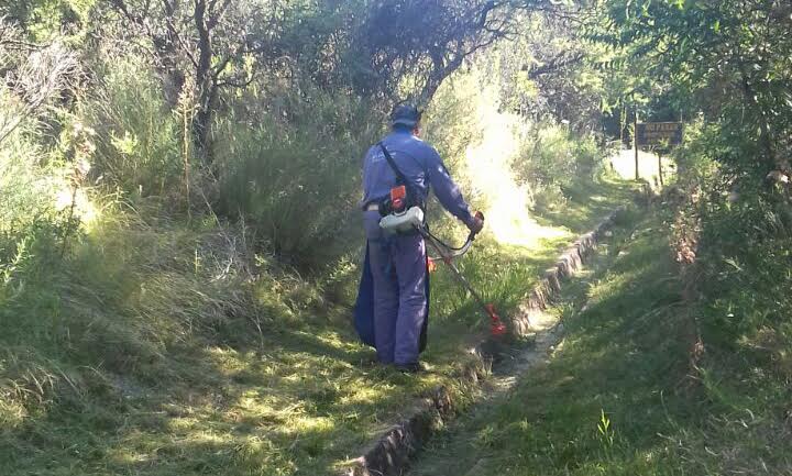 Limpieza de canales y cámaras desarenadoras en la Costa de los Comechingones