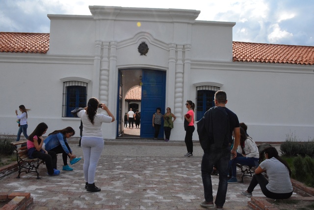 Unas 4 mil personas visitaron las réplicas del Cabildo y la Casa de Tucumán