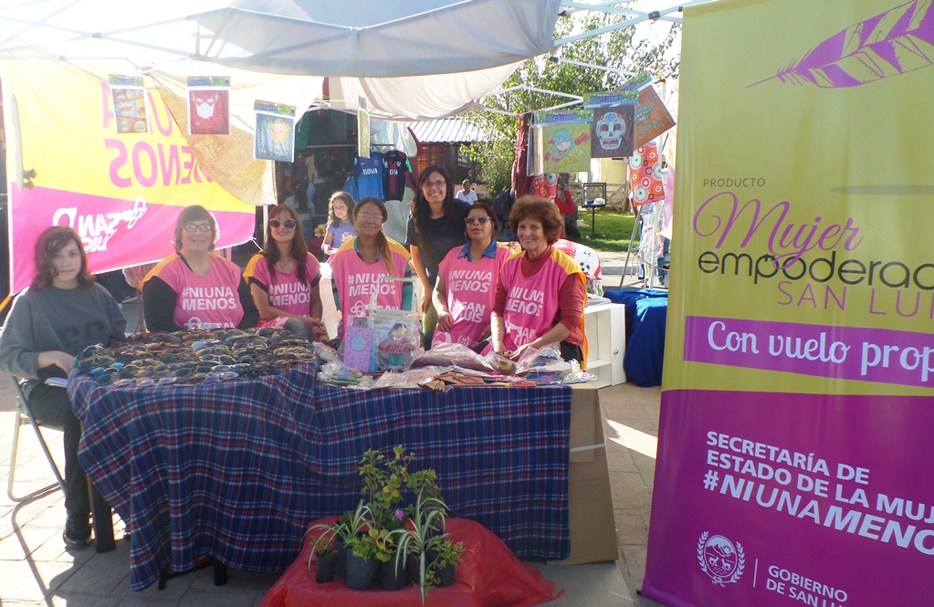 Mujeres asistidas por la Secretaría de la Mujer vendieron sus productos en la festividad de Villa de la Quebrada