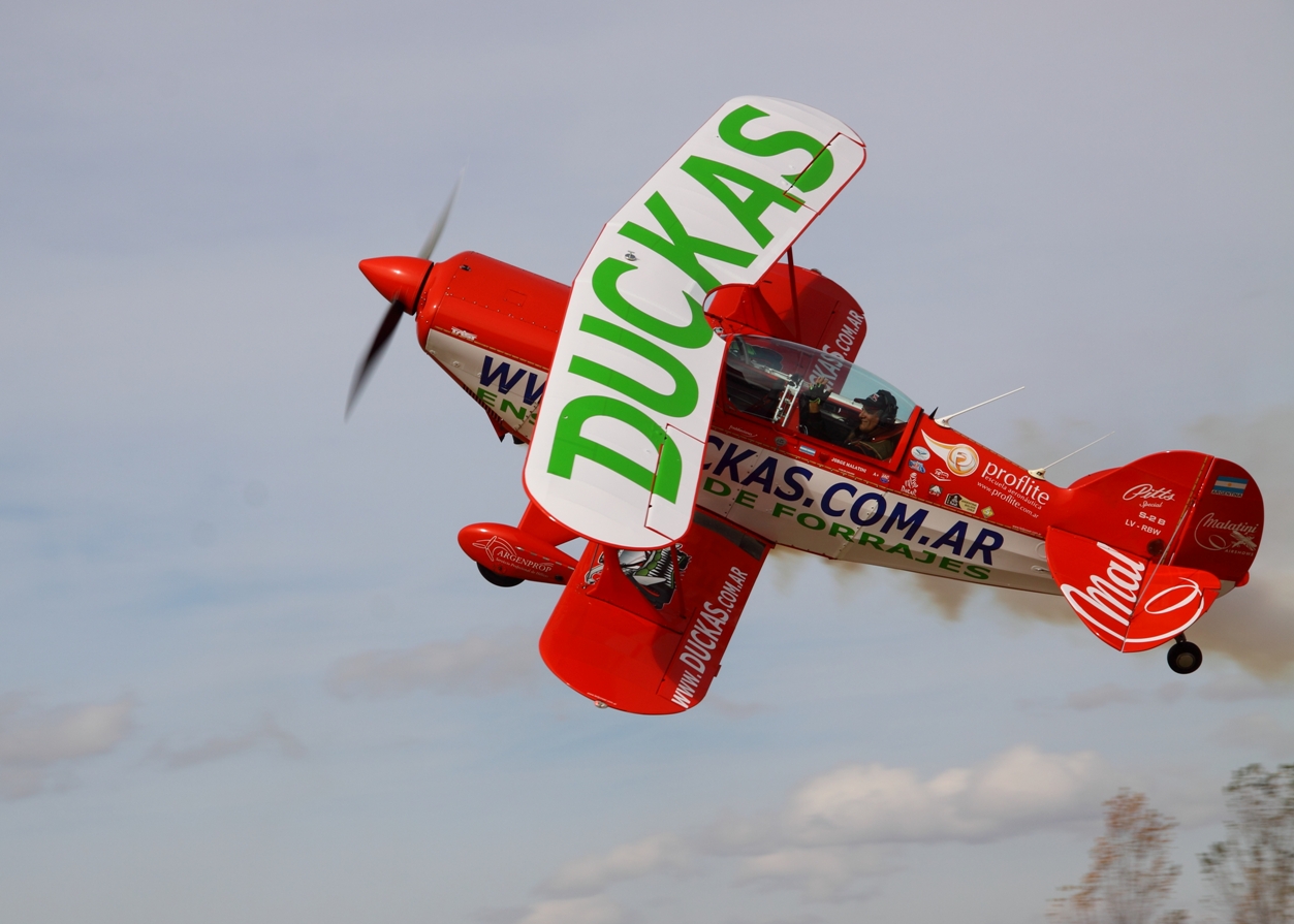 Acrobacias, aeromodelismo y destrezas en el 4º Festival Aéreo