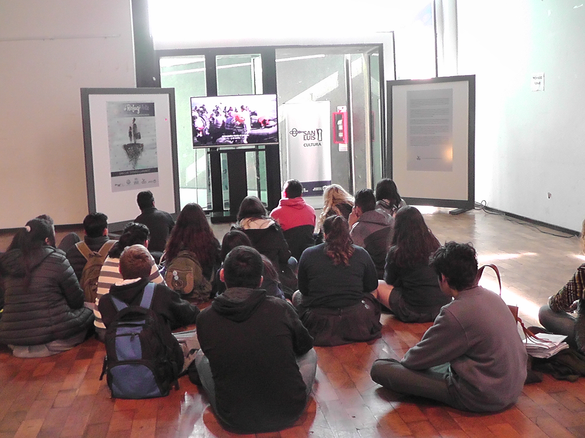 Más establecimientos educativos visitan la muestra “Refugiarte”