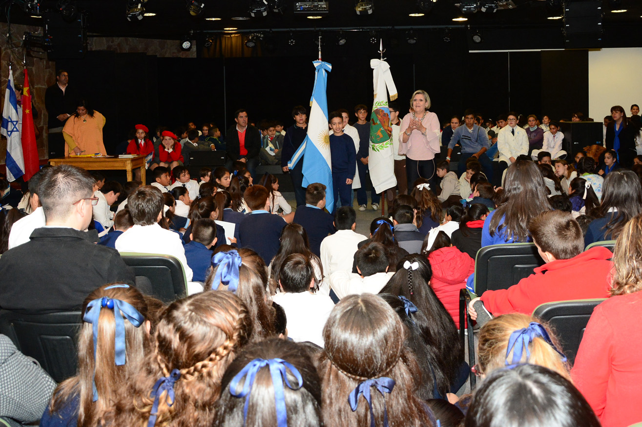 Más de 400 alumnos participaron de un curso sobre el tratamiento protocolar de banderas