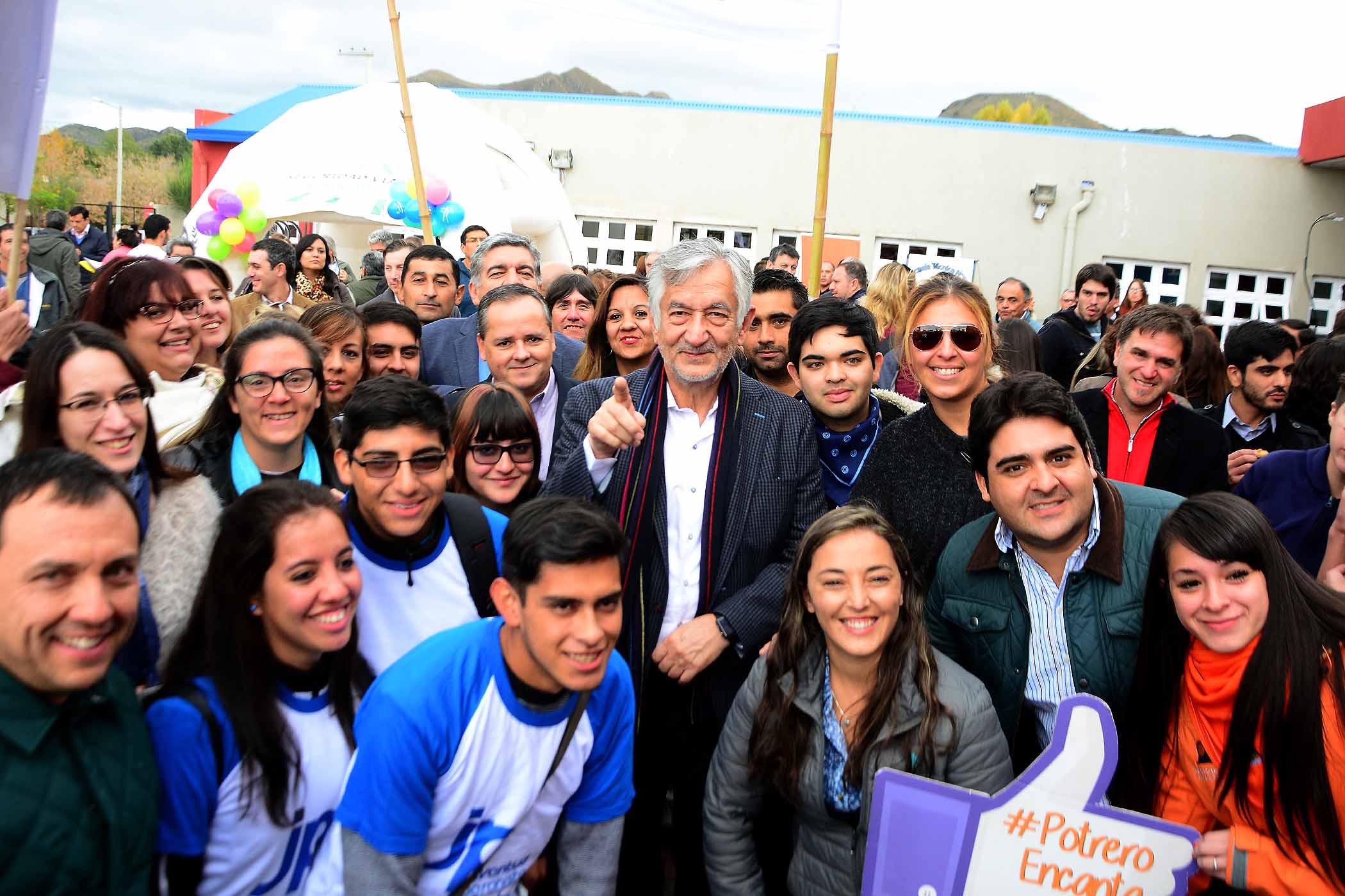 El gobernador inauguró obras en Juana Koslay y Potrero de los Funes