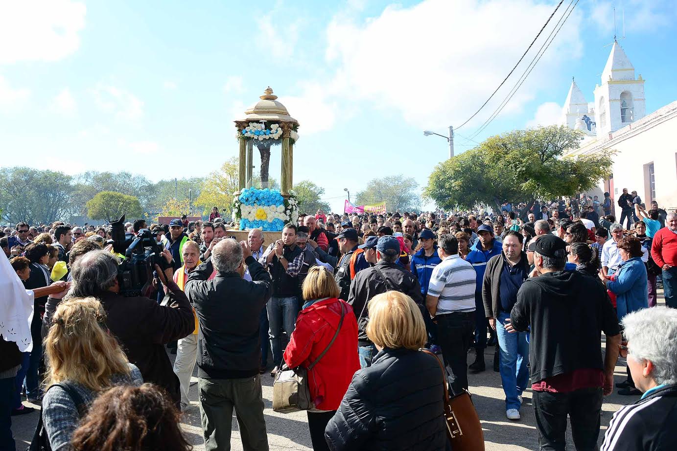 Multitudinaria celebración en honor al Señor de los Milagros