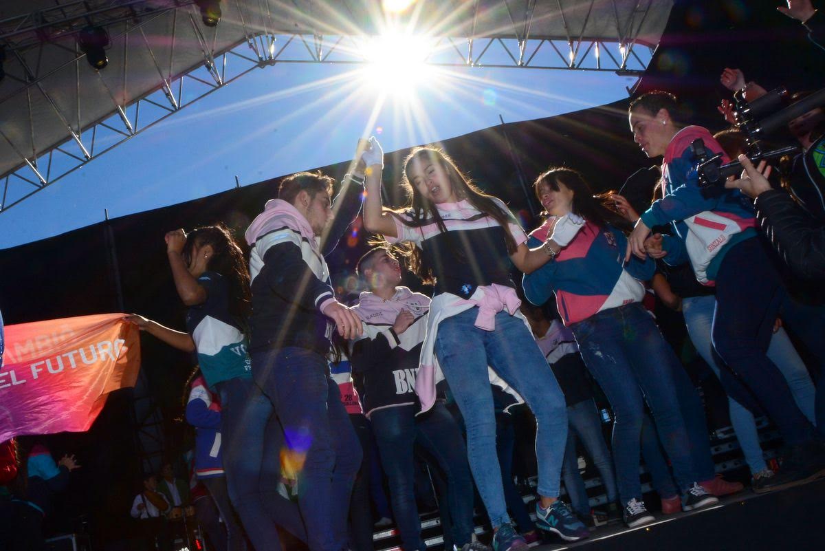 En el Año de la Juventud, los chicos festejaron tras el desfile – Parte II