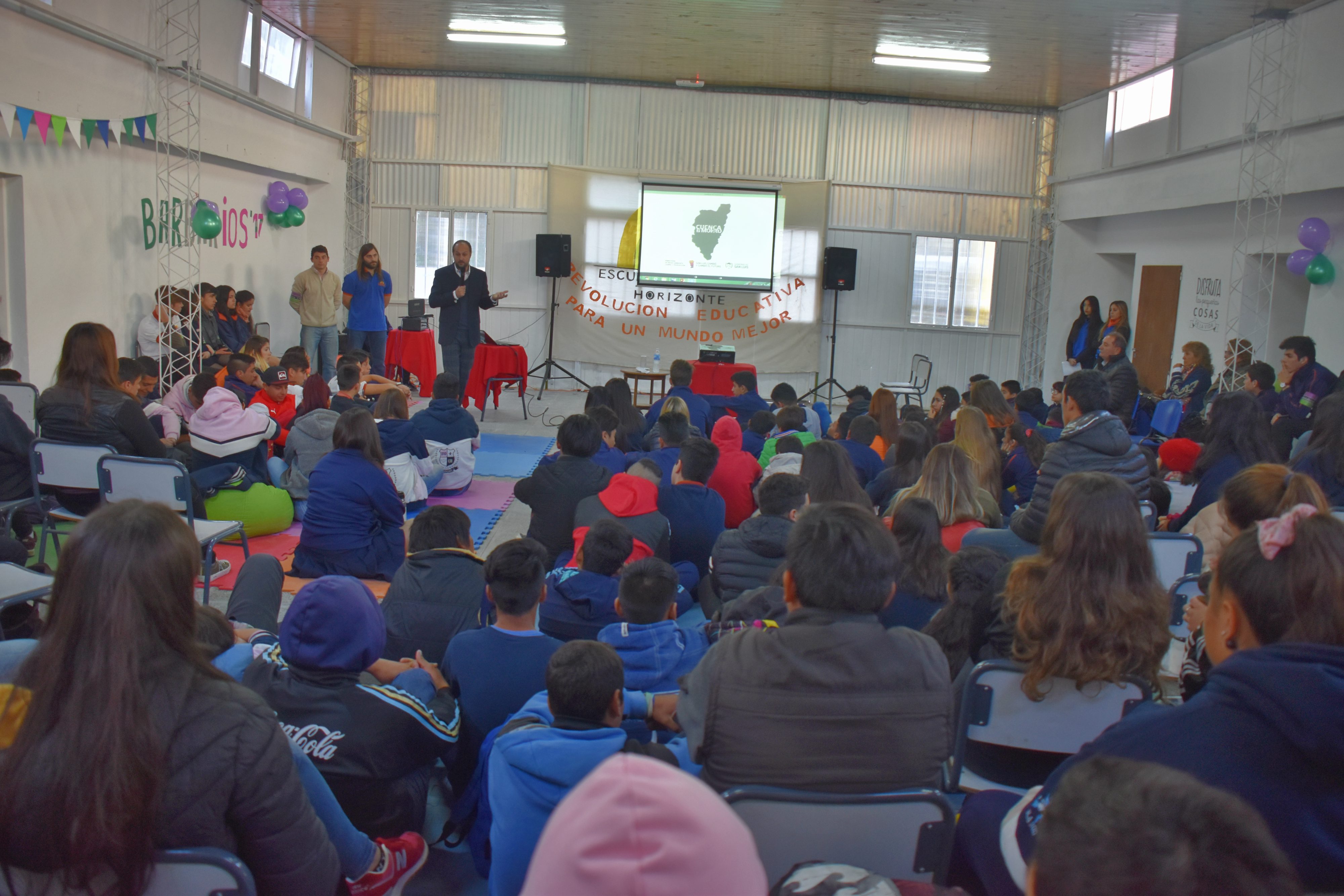 Cuenca del Morro: interacción y aprendizaje en una charla del ministro Moleker con más de 200 alumnos