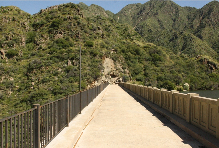 Corte de agua por limpieza en el acueducto Luján