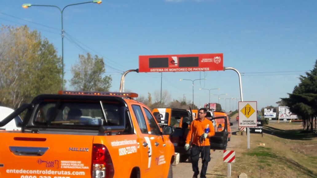 Continúa la colocación de sistemas de identificación de patentes en rutas provinciales