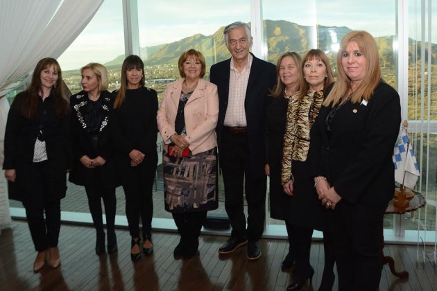 La presidenta de la Asociación de Mujeres Jueces de Argentina, Susana Molina, visitó en Terrazas al gobernador Alberto Rodríguez Saá.