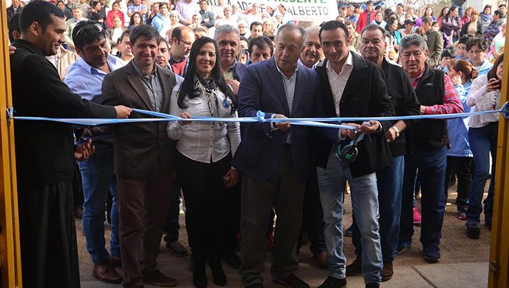 Adolfo encabezó la inauguración de una fábrica y compartió un almuerzo con los vecinos de Paso Grande