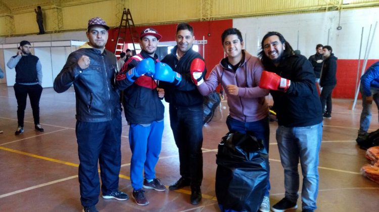 Empezó la entrega de materiales a becarios de Junín y Chacabuco