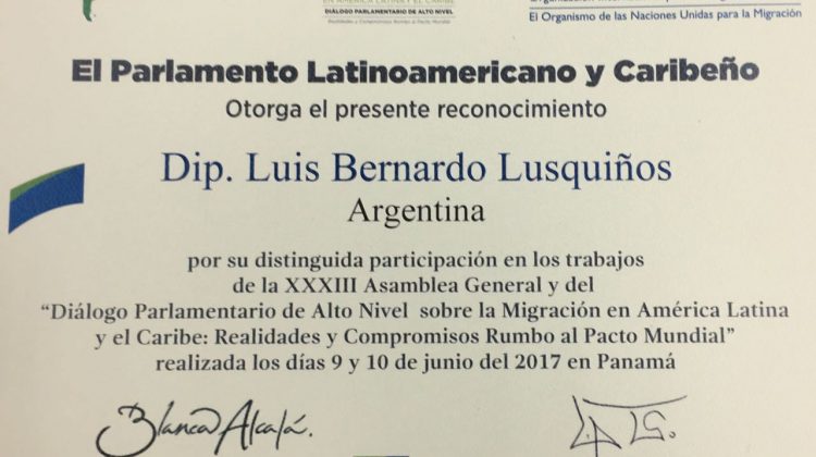 El Parlatino distinguió a Luis Lusquiños por su labor en pos de la integración latinoamericana