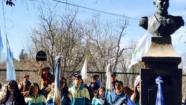 Alumnos de la Escuela “Juan Pascual Pringles” homenajearon al general San Martín