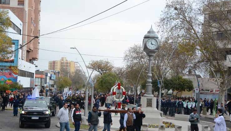 Con la tradicional procesión y la ceremonia religiosa, San Luis festejó sus 423 años