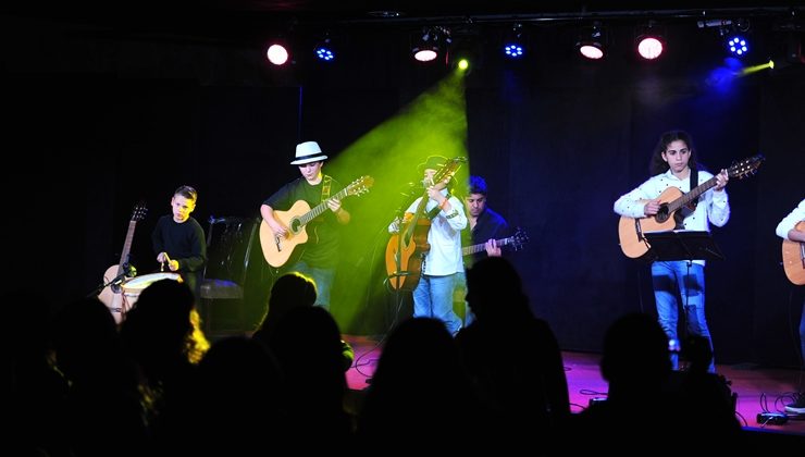 Guitarras y niños: una combinación que gustó al público en Terrazas