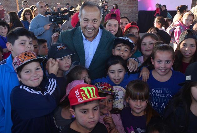 El senador nacional Adolfo Rodríguez Saá visitó en la tarde de este miércoles al club Defensores del Oeste.