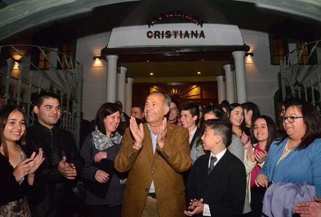 “Podemos hacer cosas nuevas y muy positivas para San Luis”, dijo el senador nacional Adolfo Rodríguez Saá en su vista a la la Iglesia Asamblea Cristiana de Villa Mercedes.