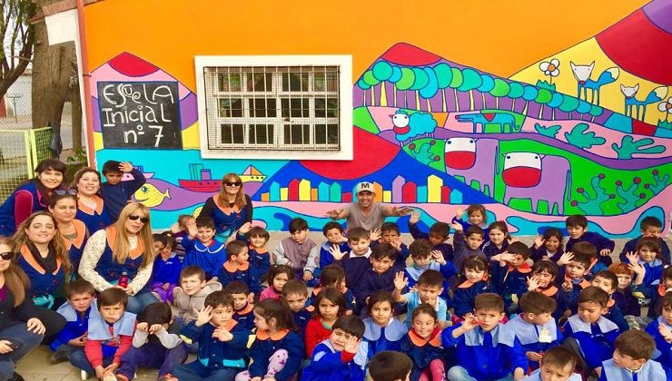 Mario Lange sigue llegando a más niños de las escuelas puntanas