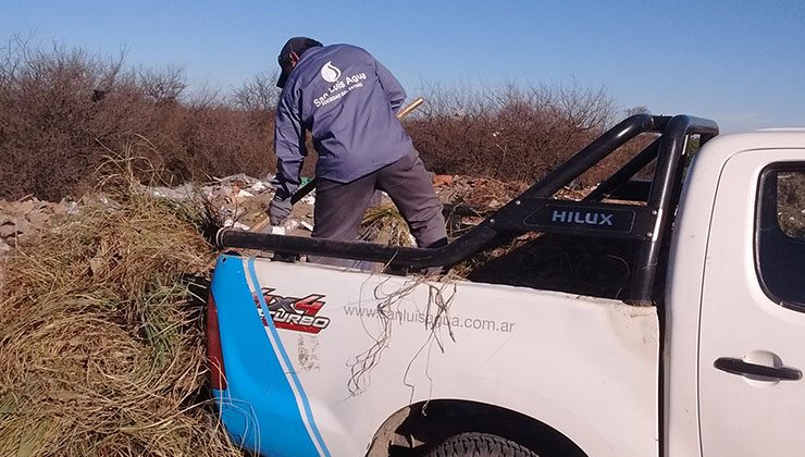 Trabajan sobre la red de canales de Villa Mercedes