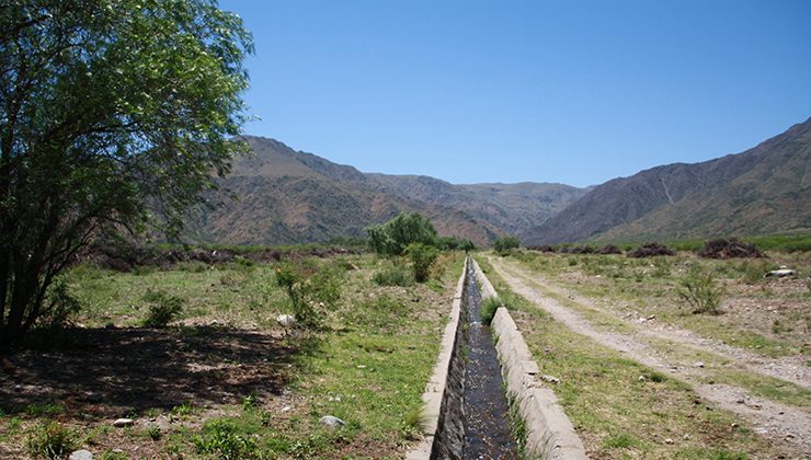 4.731 km de agua conducida por acueductos y canales irrigan todo el mapa provincial