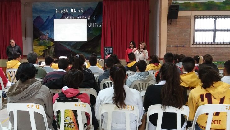 La Universidad Nacional de los Comechingones visitó escuelas de Tilisarao