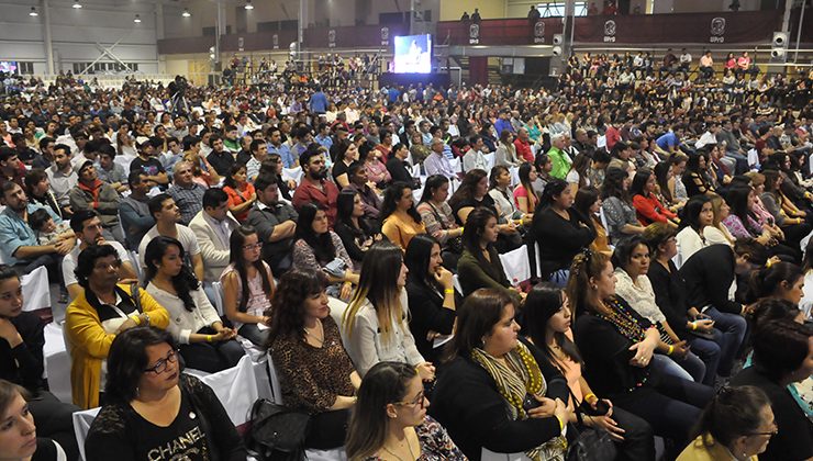 Más de mil alumnos recibieron sus títulos en la UPrO