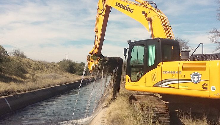 Trabajan para mejorar el funcionamiento del canal Paso de Las Carretas