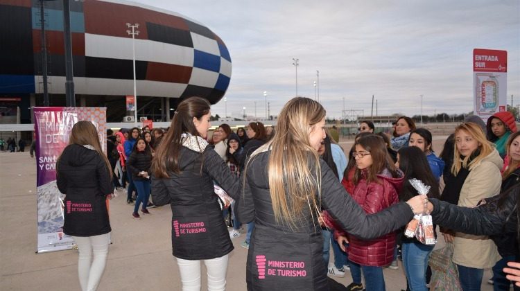 El Ministerio de Turismo en la previa del recital de Maluma