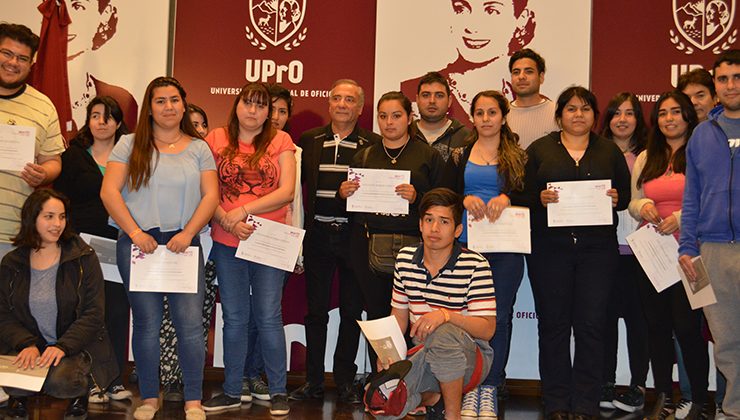 Más de 150 alumnos de la UPrO recibieron sus becas