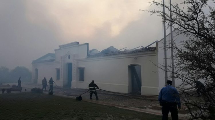 Bomberos combaten tres incendios en La Punta y en El Suyuque