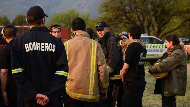 Brigadistas y bomberos extinguieron los incendios y volvió la calma a la provincia