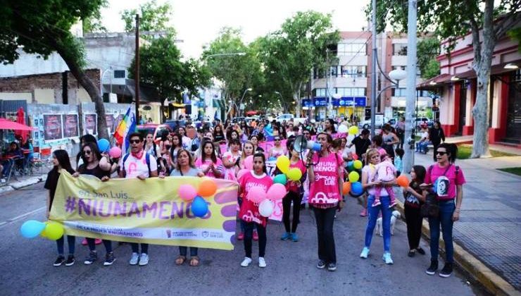 Realizaron una marcha en Villa Mercedes por el femicidio de Azul Montoro