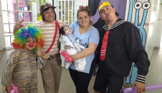 El Chavo y Kiko llevaron alegría a los pacientes de Pediatría