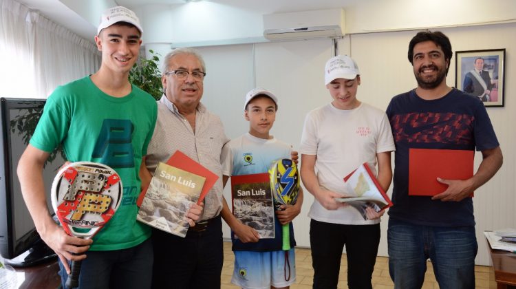 Turismo apoya a los jóvenes padelistas puntanos