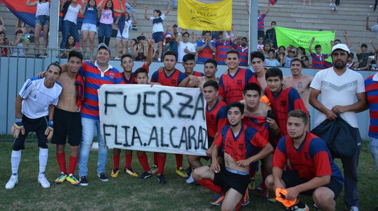 Juventud de El Volcán le dedicó el campeonato a la familia Alcaraz