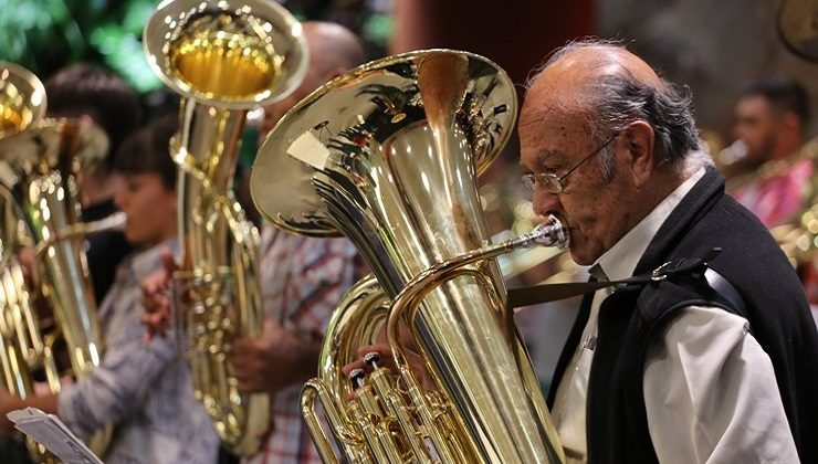 Bandas de música en la plaza Pringles