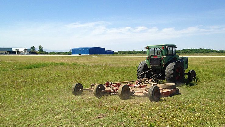 Transporte realiza tareas de mantenimiento en el Aeropuerto Valle del Conlara