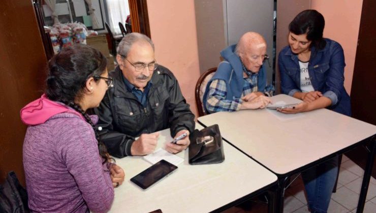 Los abuelos se actualizan con las tabletas