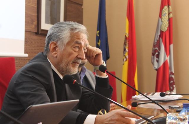 El gobernador disertó en la Universidad de Salamanca