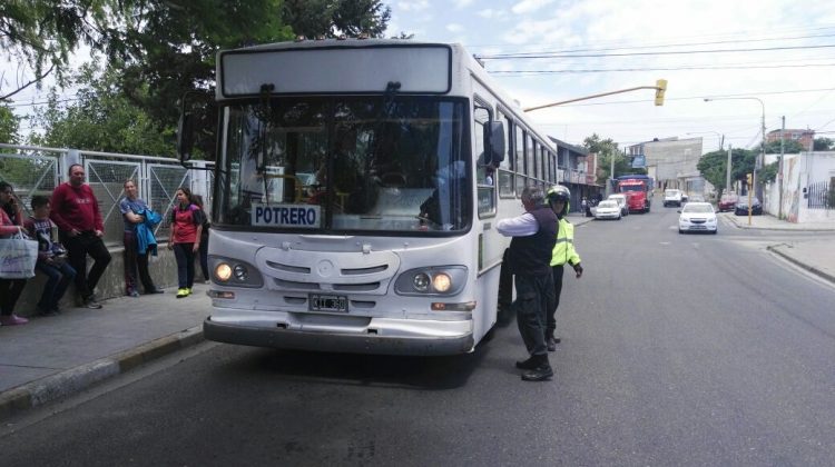 El maltrato de los inspectores municipales a los usuarios del transporte interubano