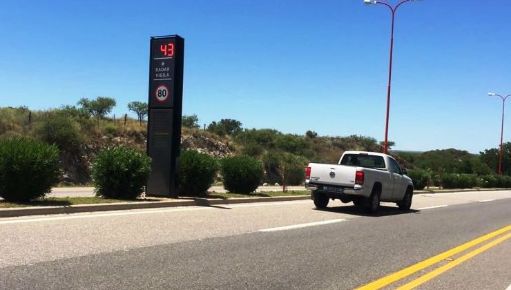 Ya hay 8 tótems para medir la velocidad en las autopistas y rutas de San Luis