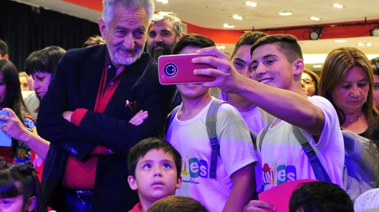 El gobernador premió a los ganadores de los Intercolegiales Culturales