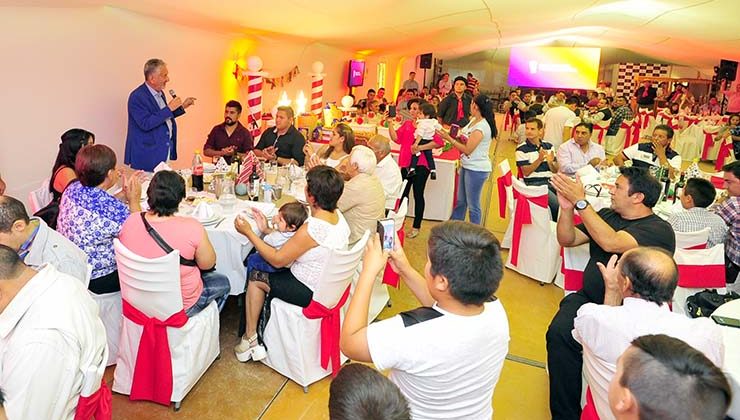 El gobernador comparte la Nochebuena con vecinos de Jarilla y Chosmes