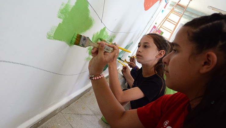 El artista Mario Lange intervino una escuela de La Punta