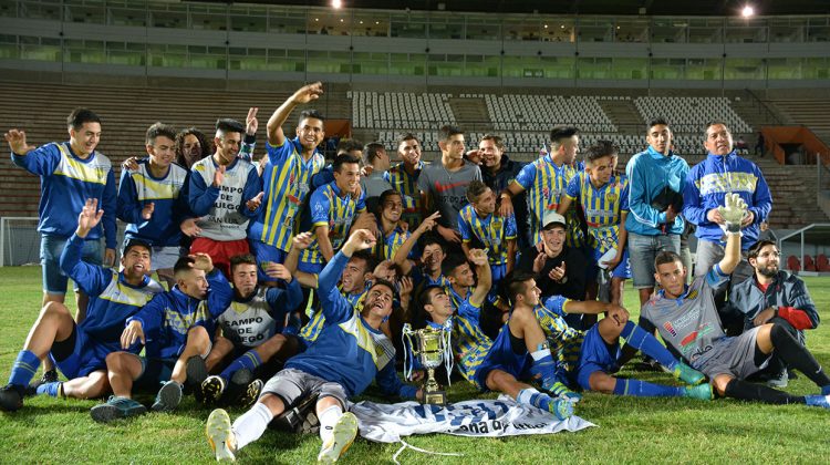 Juventud es bicampeón del fútbol puntano 