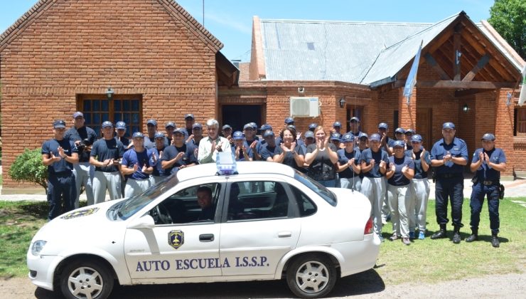 Entregaron un vehículo al Instituto Superior de Seguridad Pública