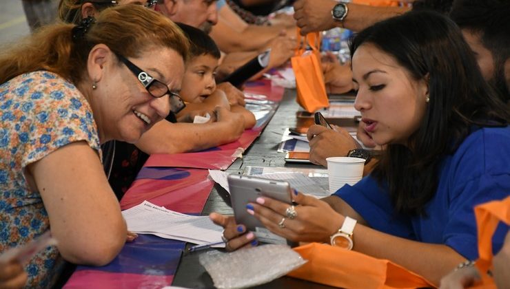 Continúa la entrega de tabletas en Villa Mercedes