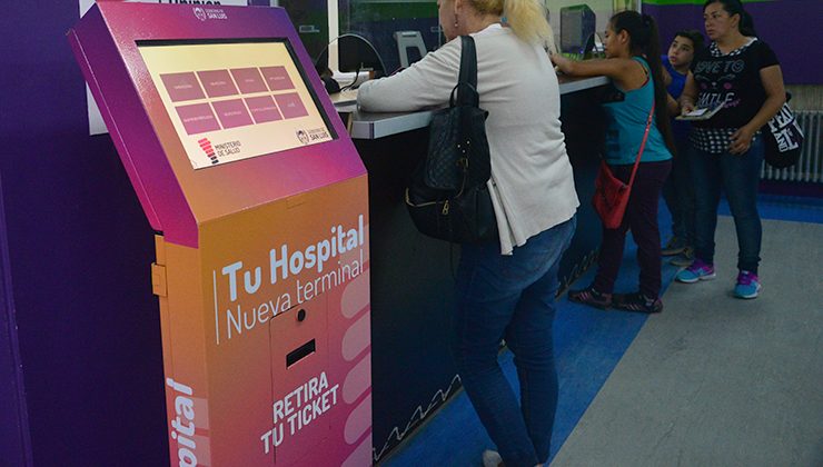 Ya funciona el nuevo sistema digital de turnos del Hospital San Luis