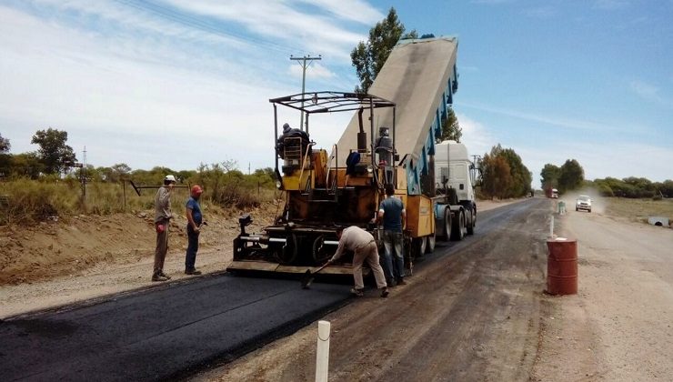 Progresa el bacheo en la ruta 11