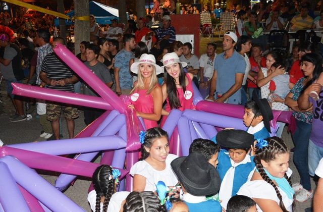 Miles de personas concurrieron a la Fiesta Provincial de las Aguas Claras